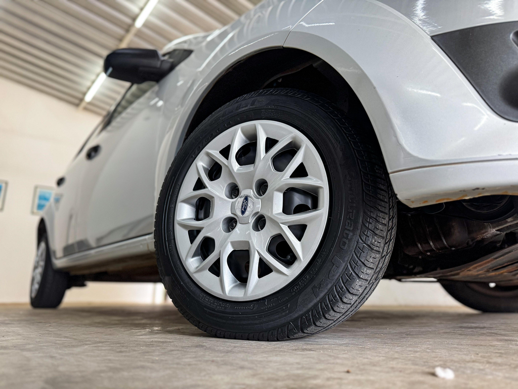 Ford Fiesta Hatch Prata