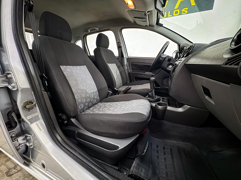 Ford Fiesta Hatch Prata