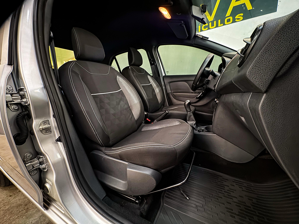 Renault Logan Prata