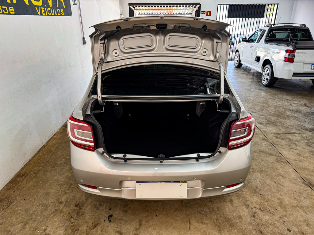 Renault Logan Prata