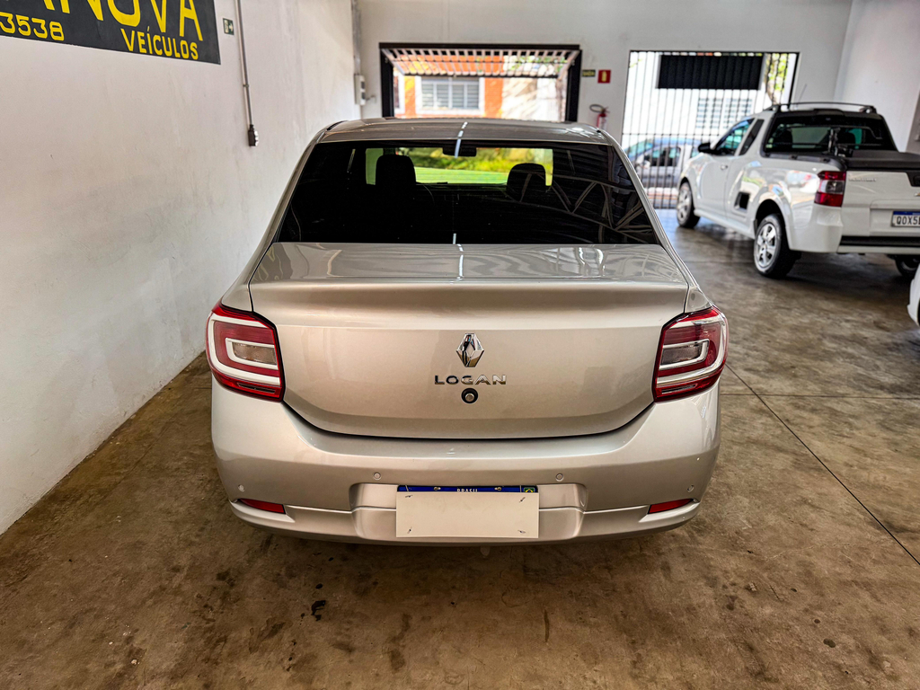 Renault Logan Prata