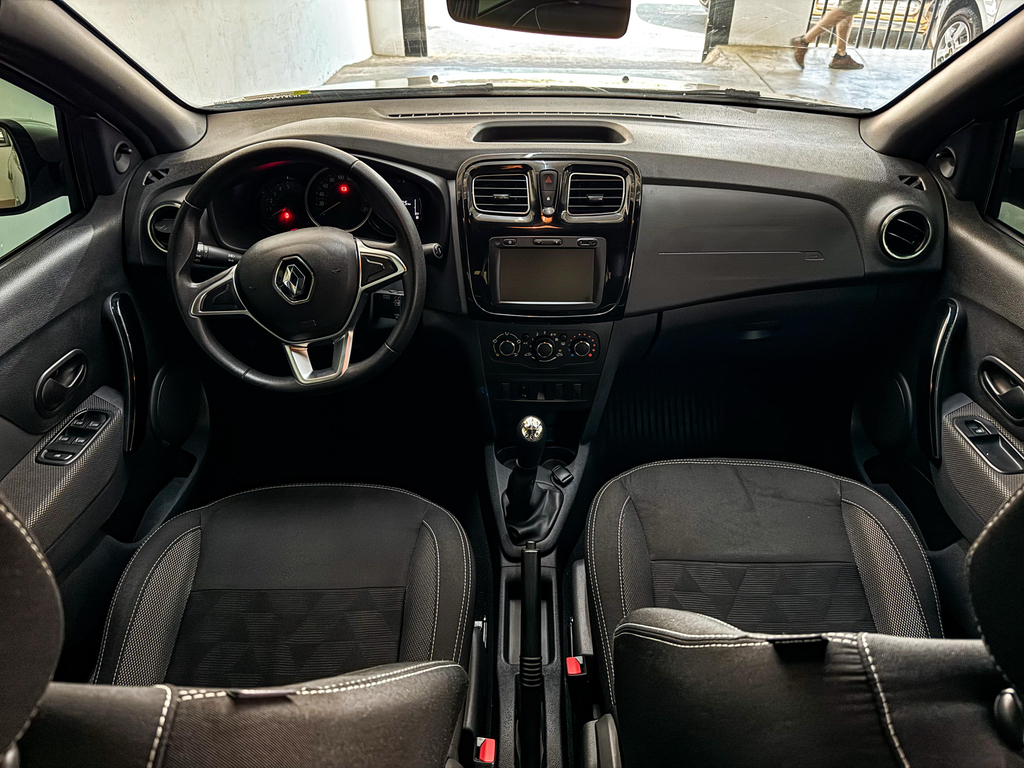 Renault Logan Prata