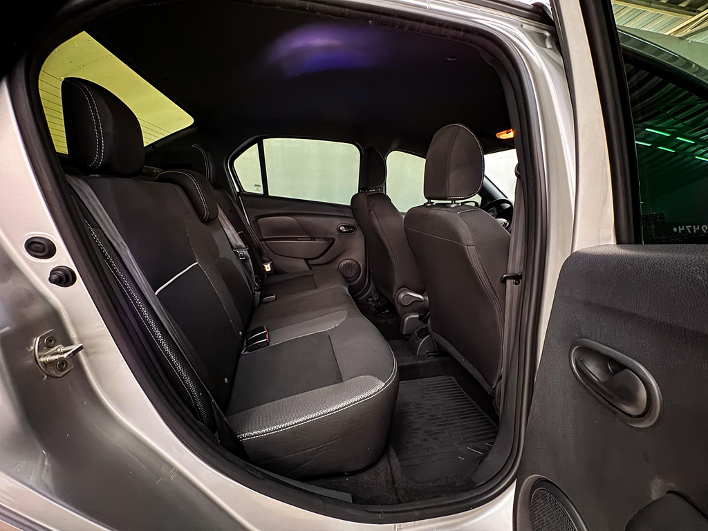 Renault Logan Prata