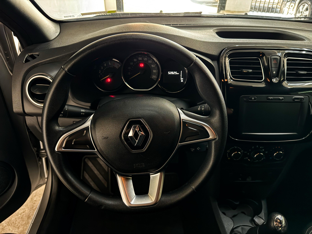 Renault Logan Prata