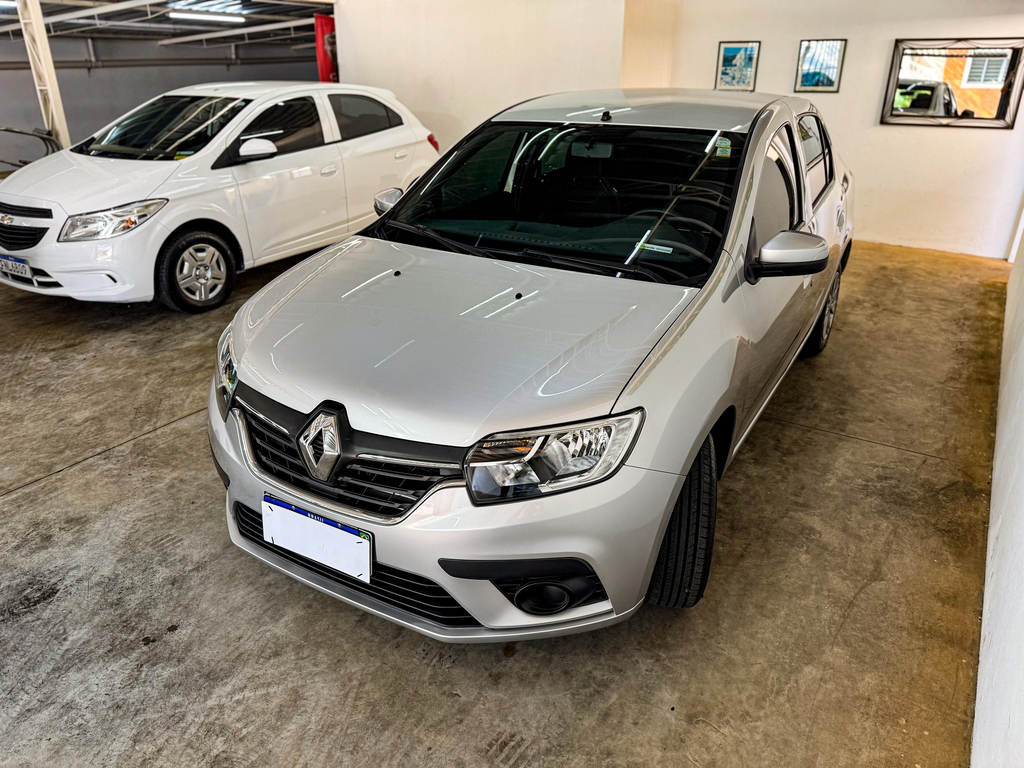 Renault Logan Prata