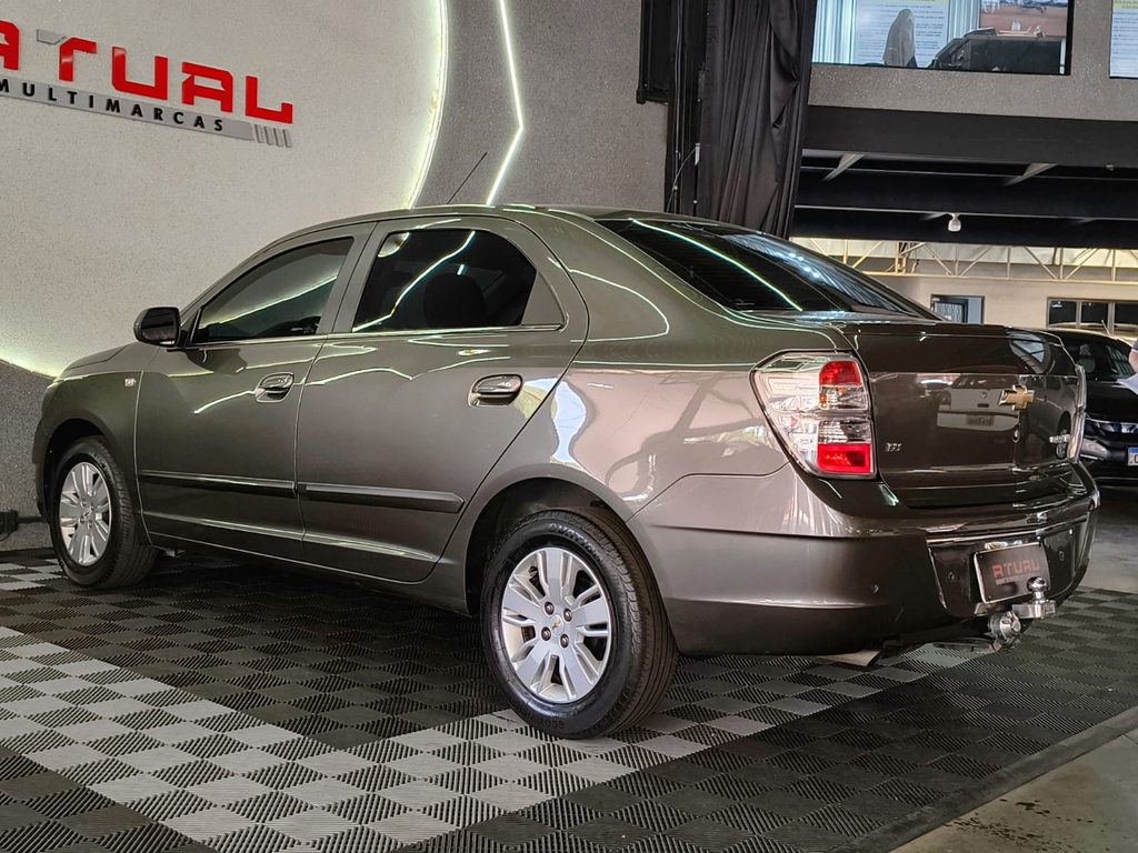 Chevrolet Cobalt Cinza