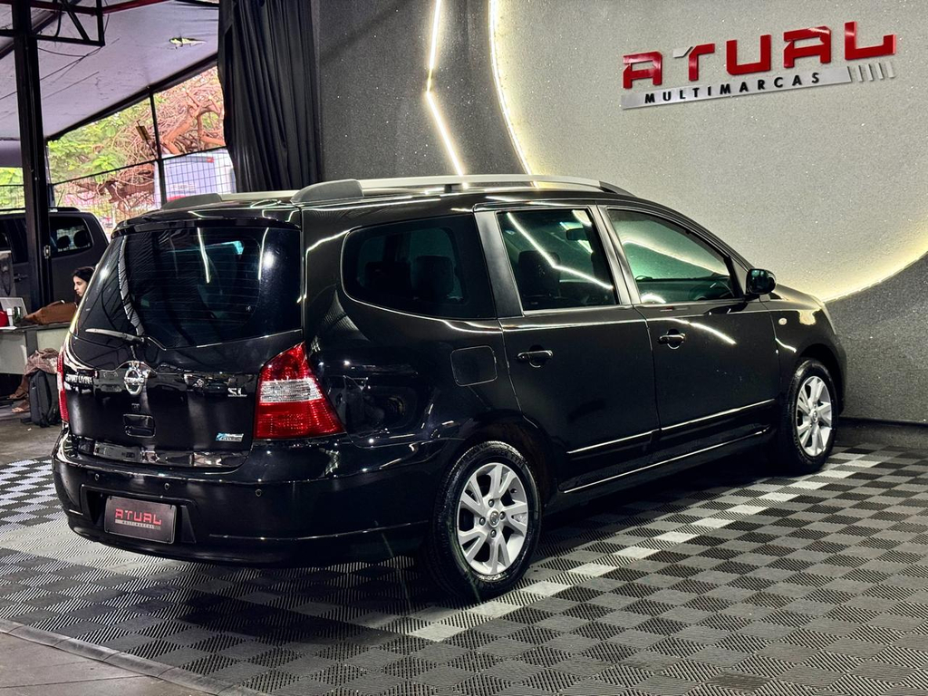 Nissan Grand Livina Preto