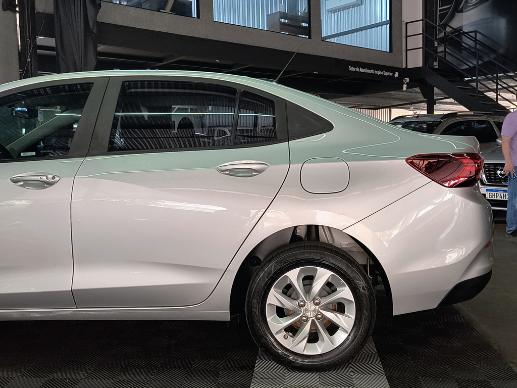 Chevrolet Onix Sedan Prata