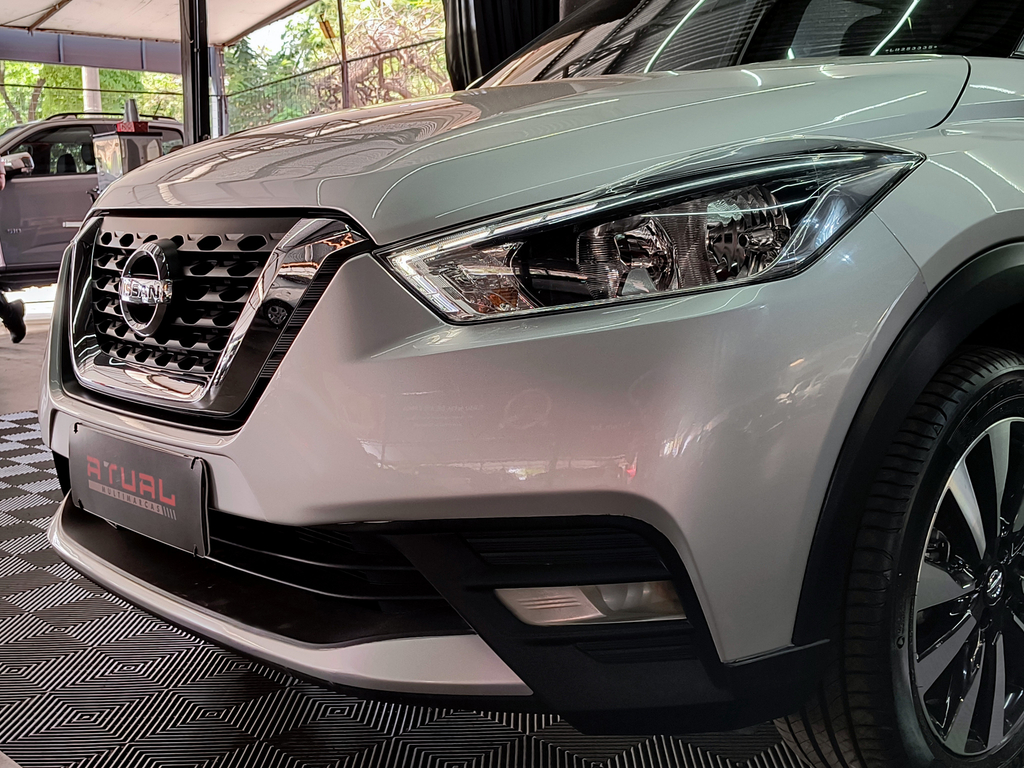 Nissan Kicks Prata