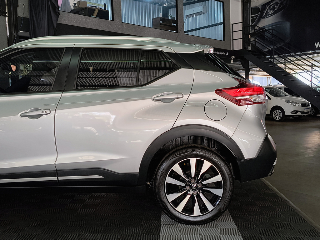 Nissan Kicks Prata