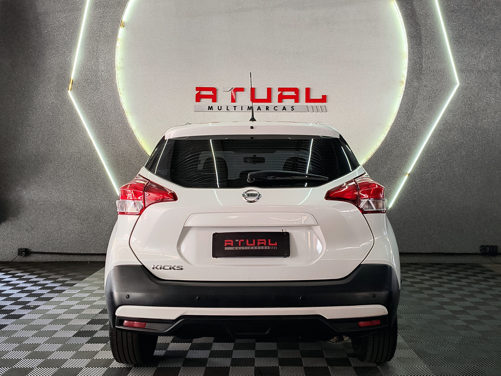 Nissan Kicks Branco