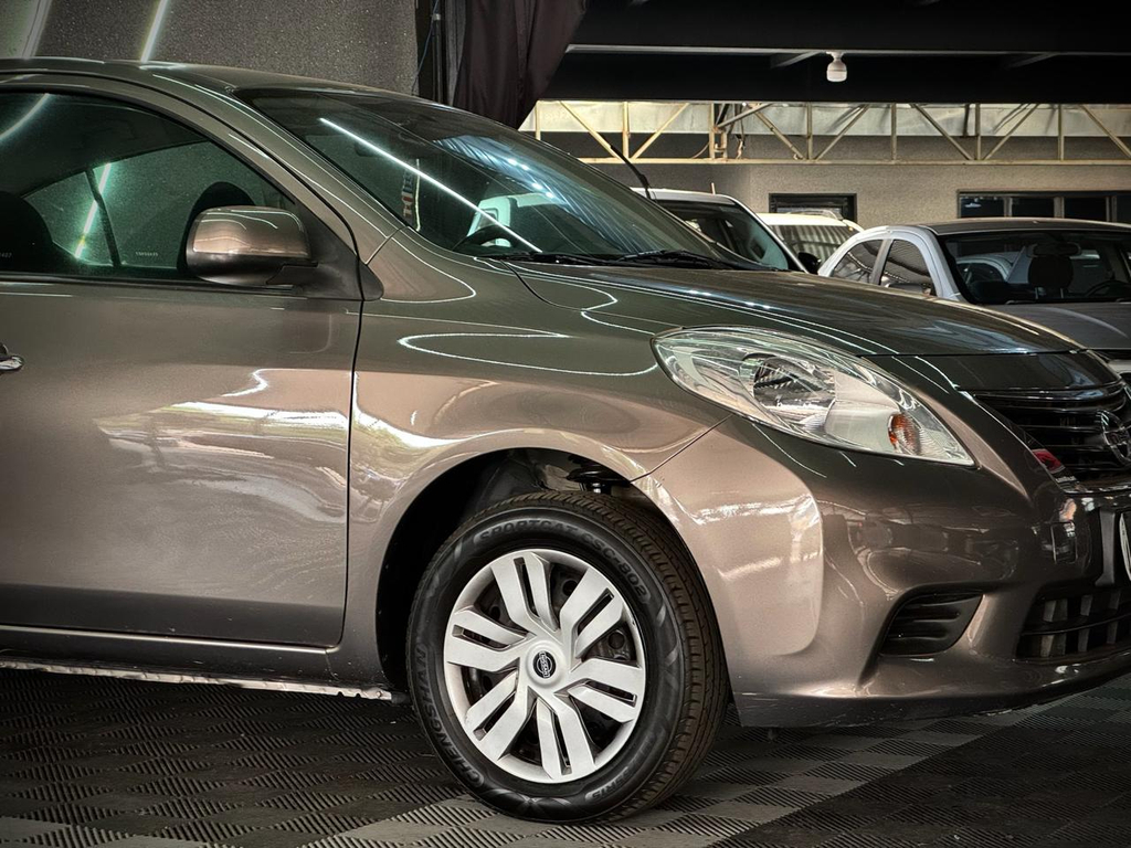 Nissan Versa 1.6 16V SV