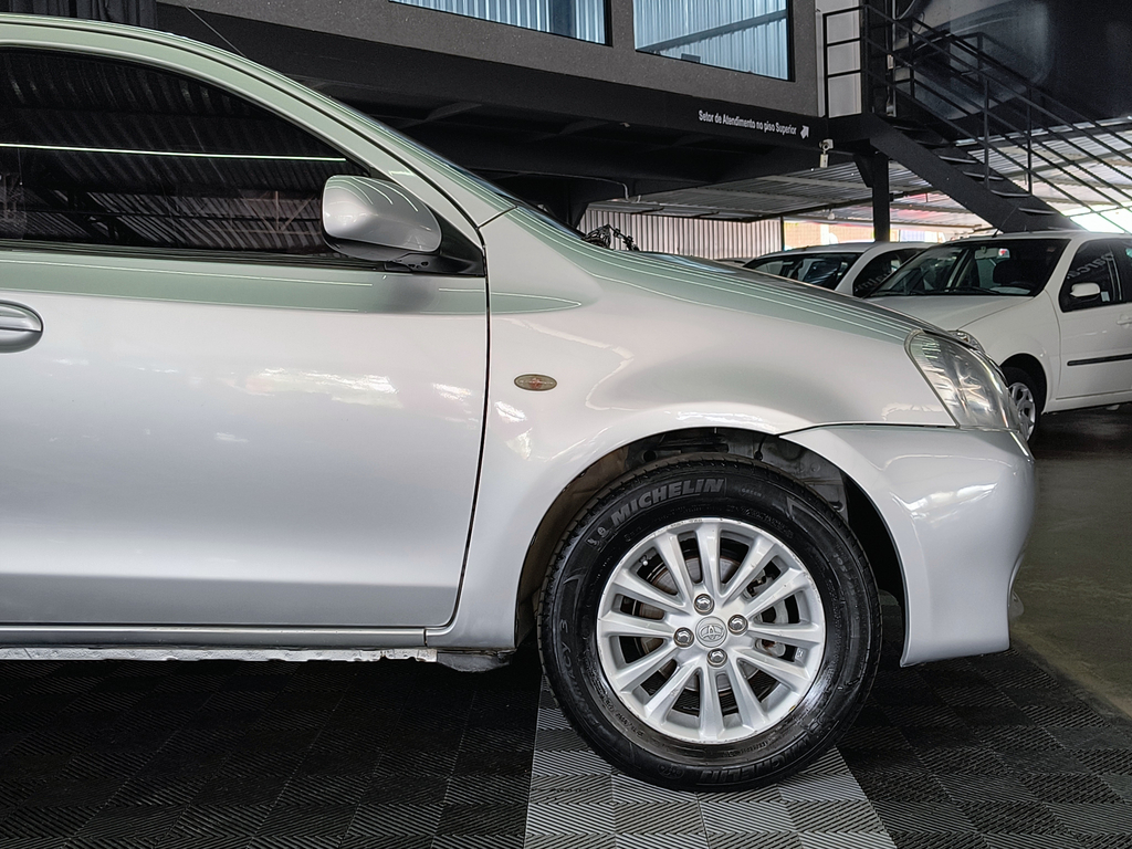 Toyota Etios Sedan XLS 1.5 (Flex)