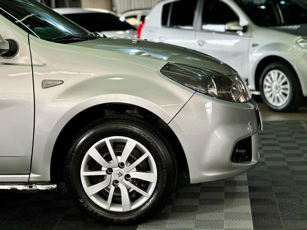 Renault Sandero Prata
