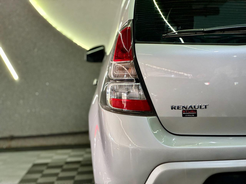 Renault Sandero Prata