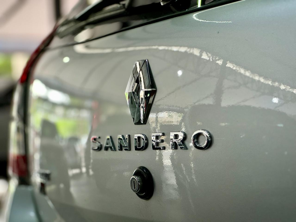 Renault Sandero Prata