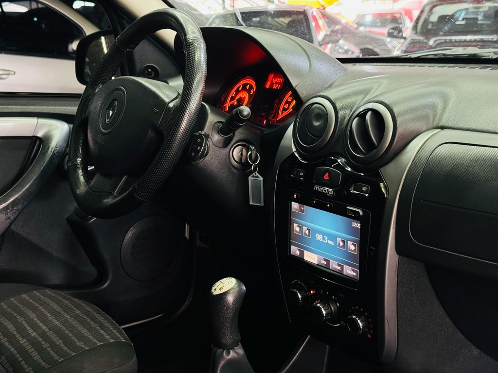 Renault Sandero Prata
