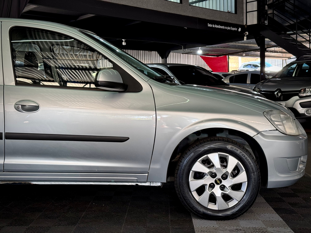 Chevrolet Prisma Prata