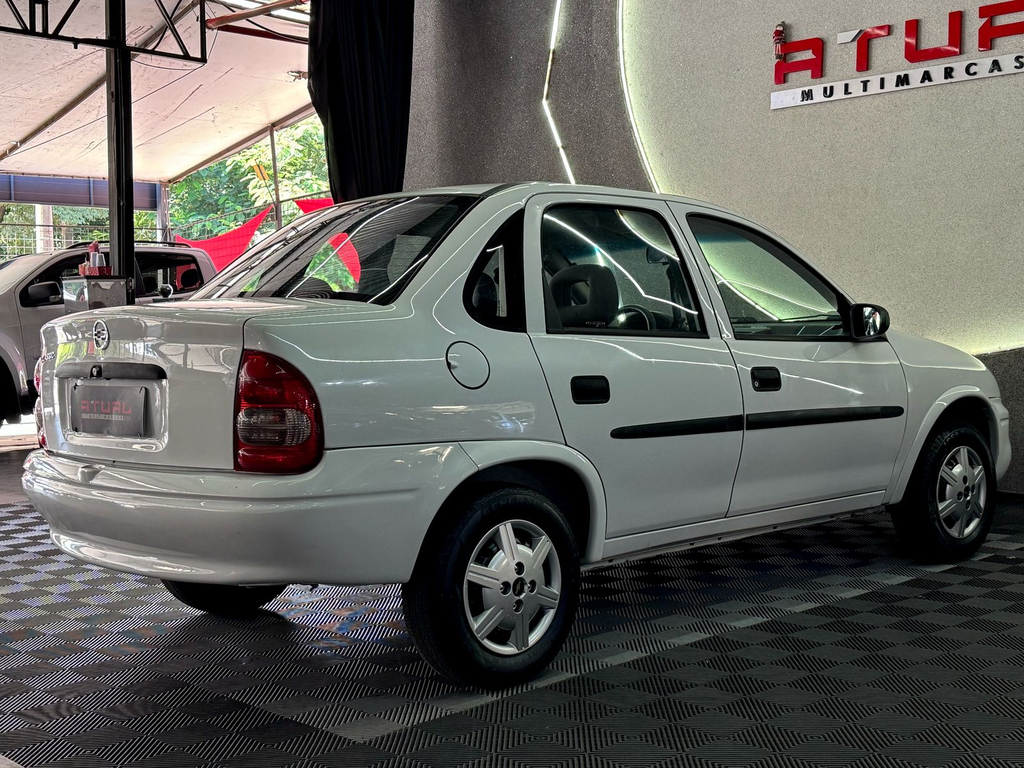 Chevrolet Classic Branco