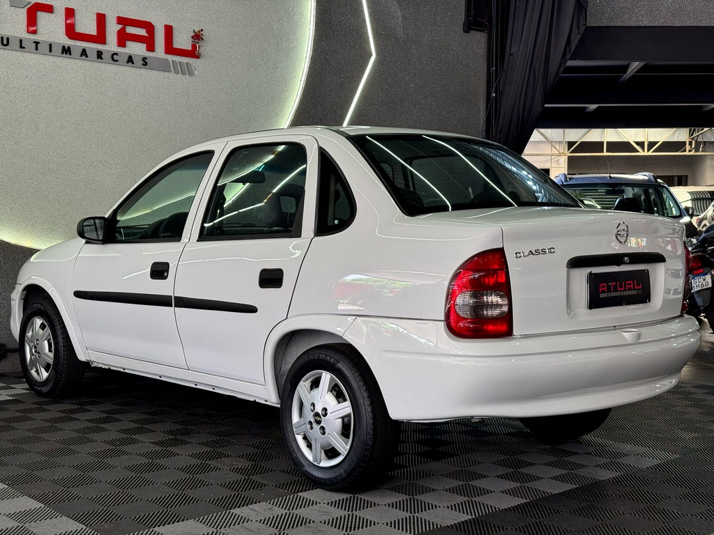 Chevrolet Classic Branco