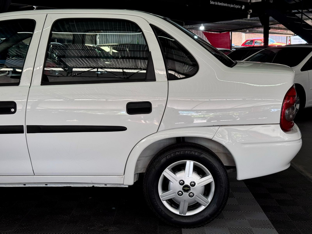 Chevrolet Classic Branco
