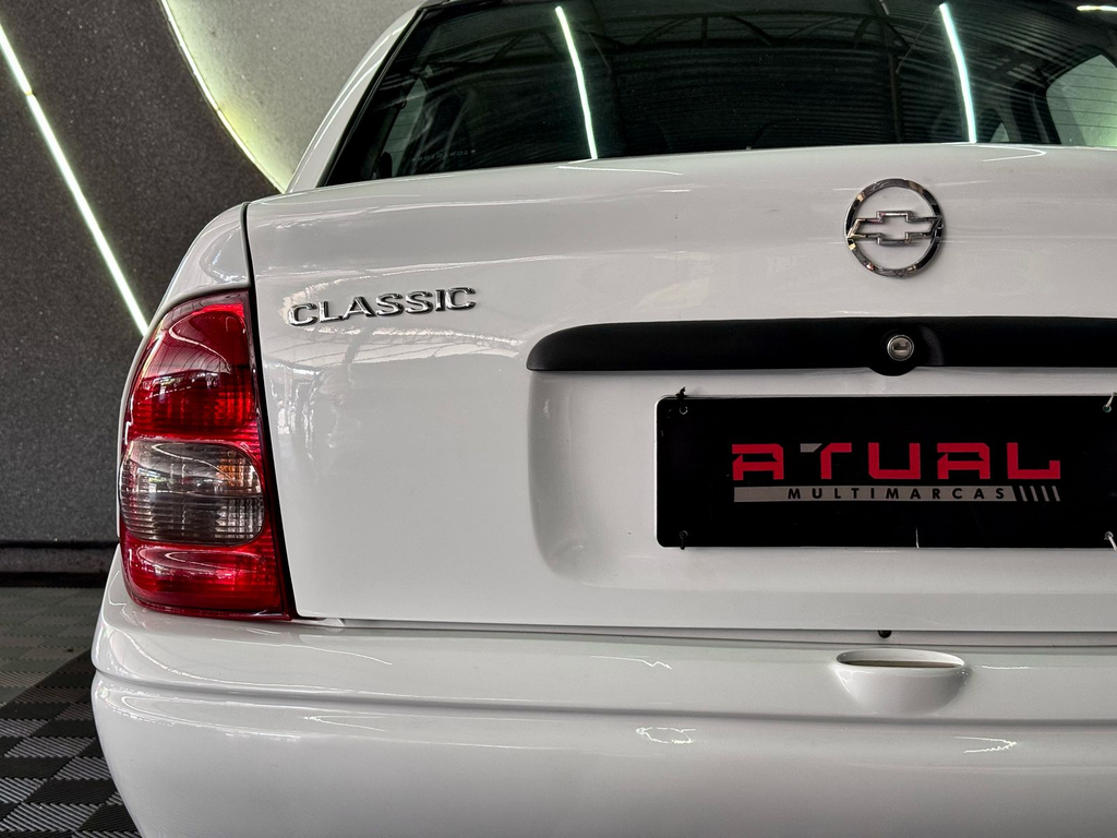 Chevrolet Classic Branco