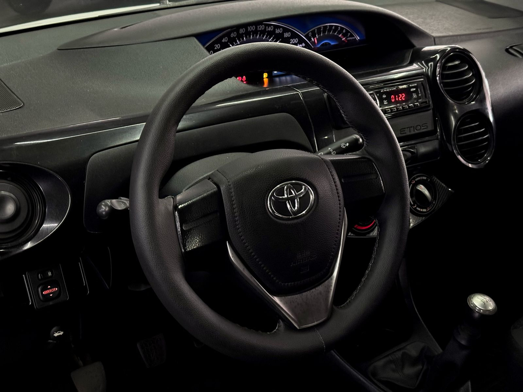 Toyota Etios Sedan X 1.5 (Flex)