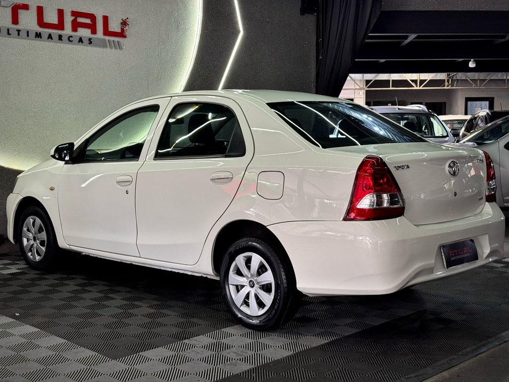Toyota Etios Sedan X 1.5 (Flex)