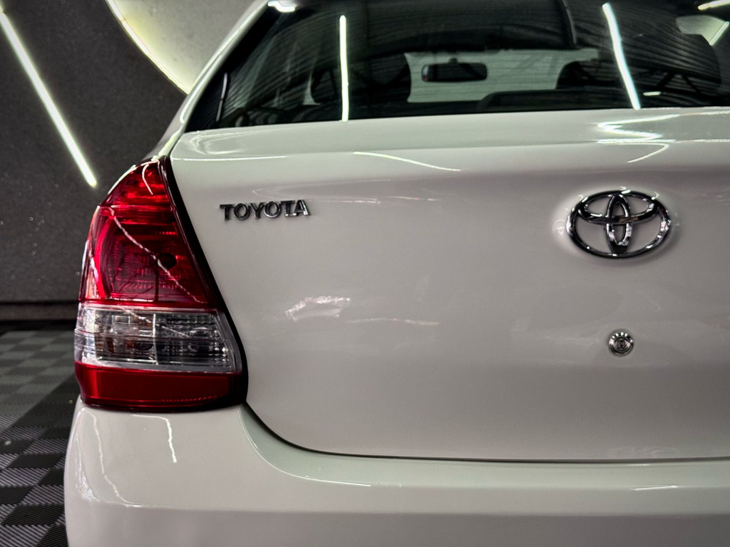 Toyota Etios Sedan X 1.5 (Flex)