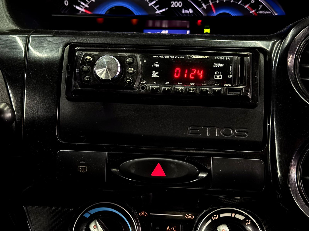 Toyota Etios Sedan X 1.5 (Flex)