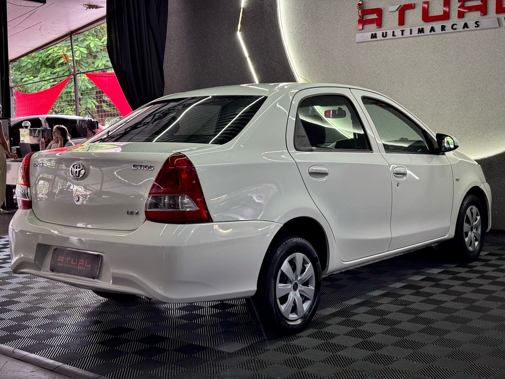Toyota Etios Sedan X 1.5 (Flex)
