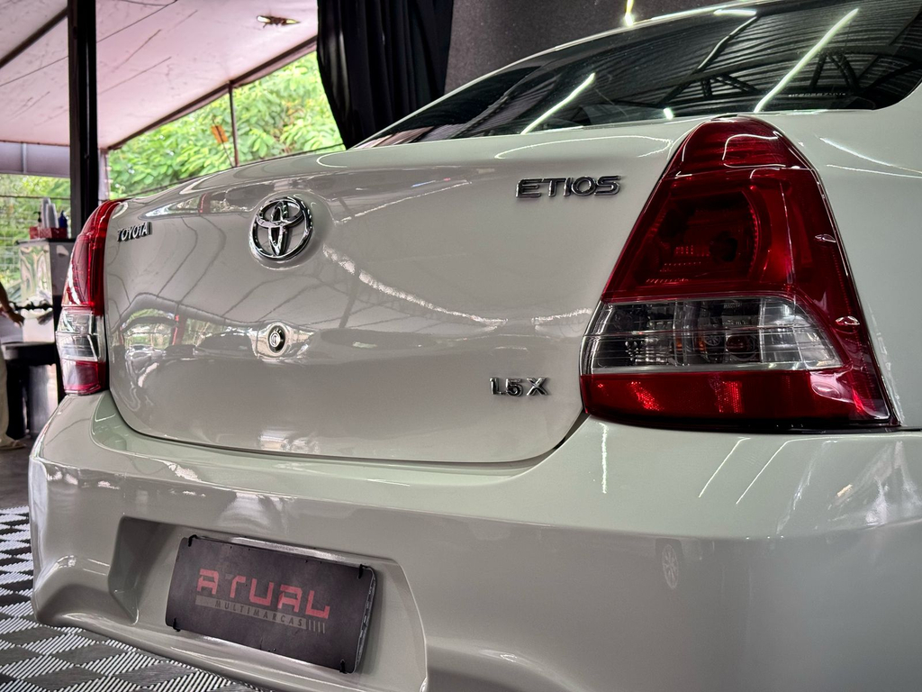 Toyota Etios Sedan X 1.5 (Flex)