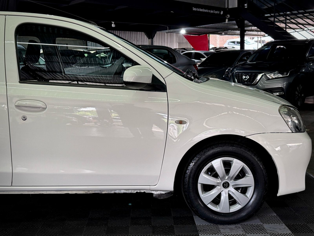 Toyota Etios Sedan X 1.5 (Flex)