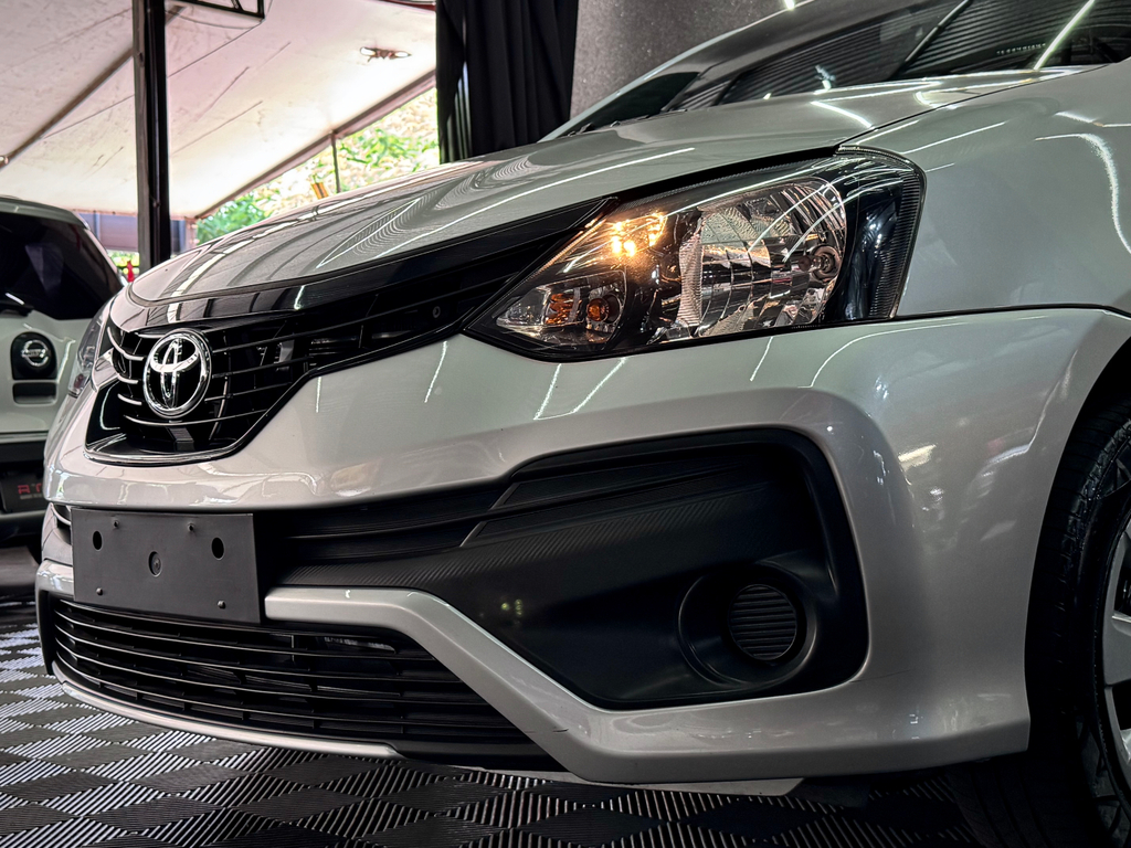 Toyota Etios Sedan Prata
