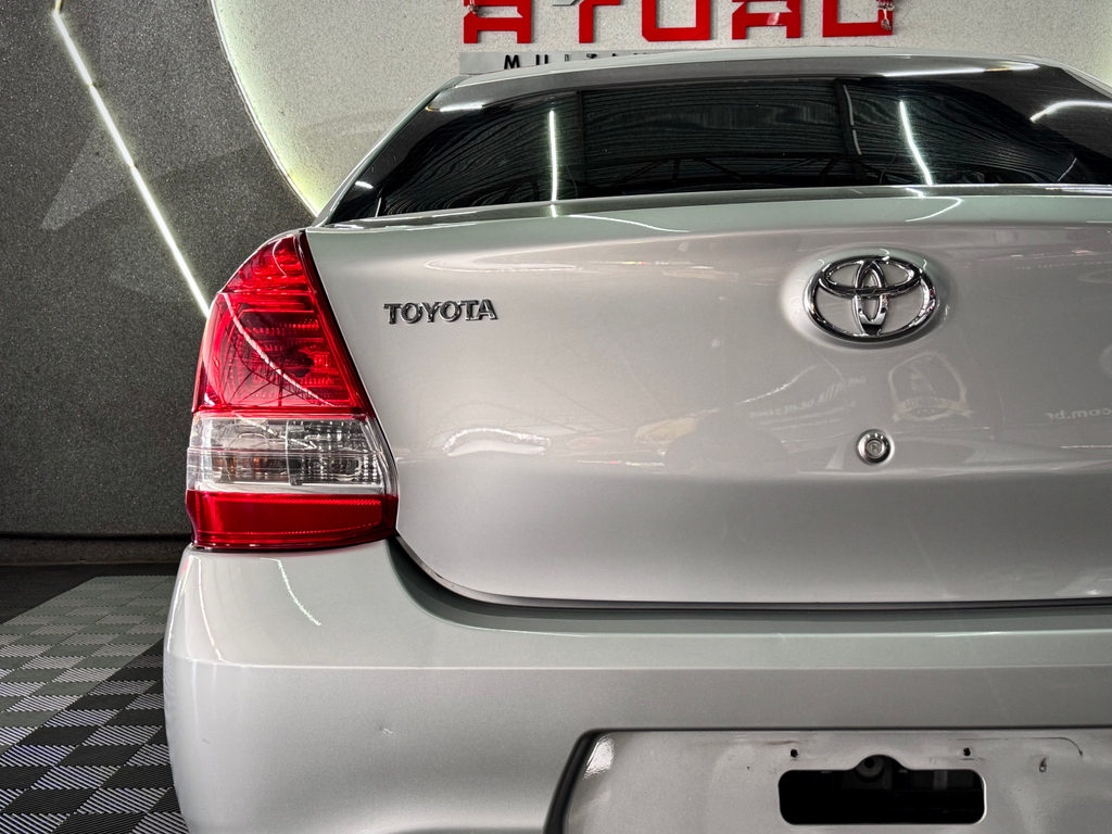 Toyota Etios Sedan Prata