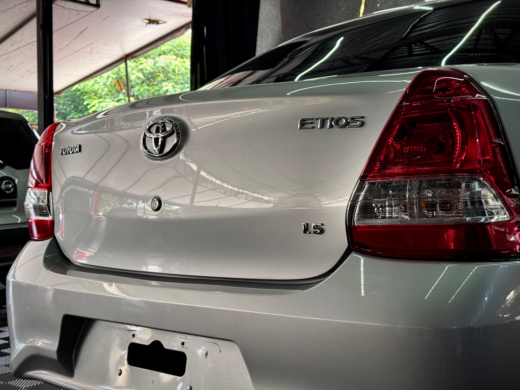 Toyota Etios Sedan Prata