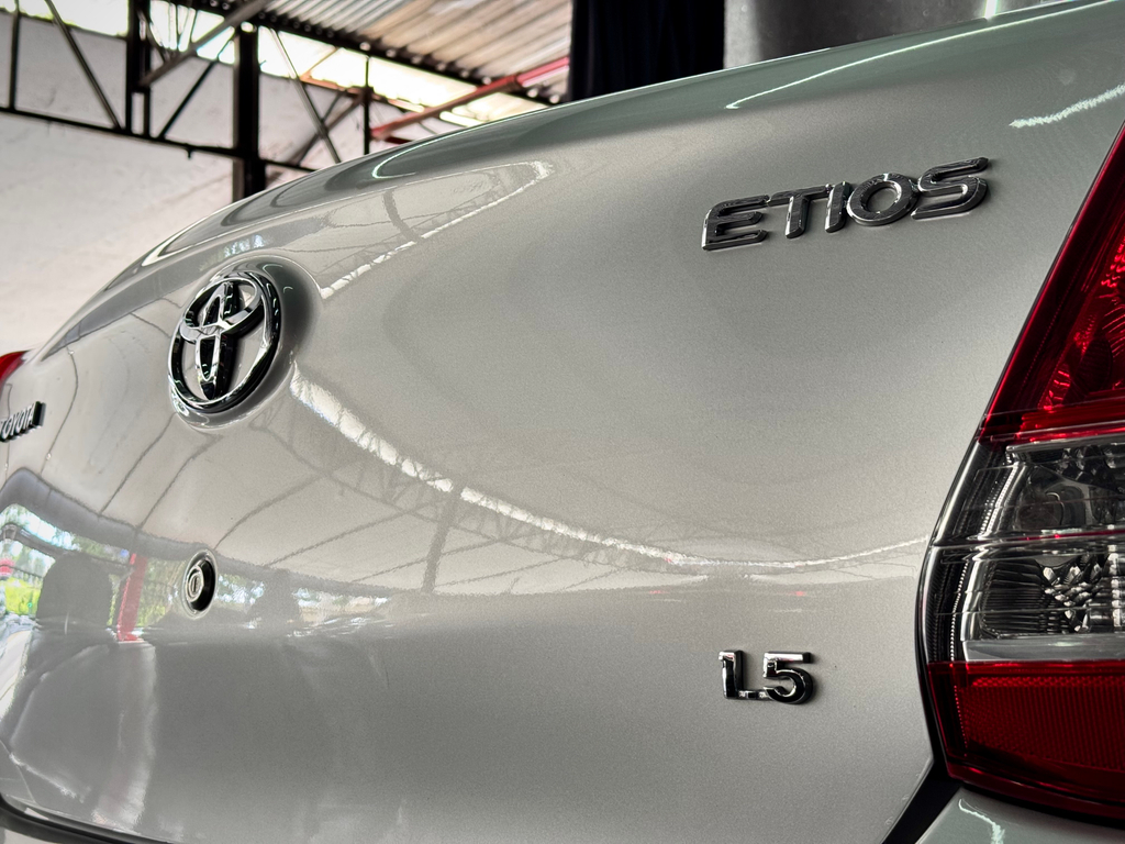 Toyota Etios Sedan Prata