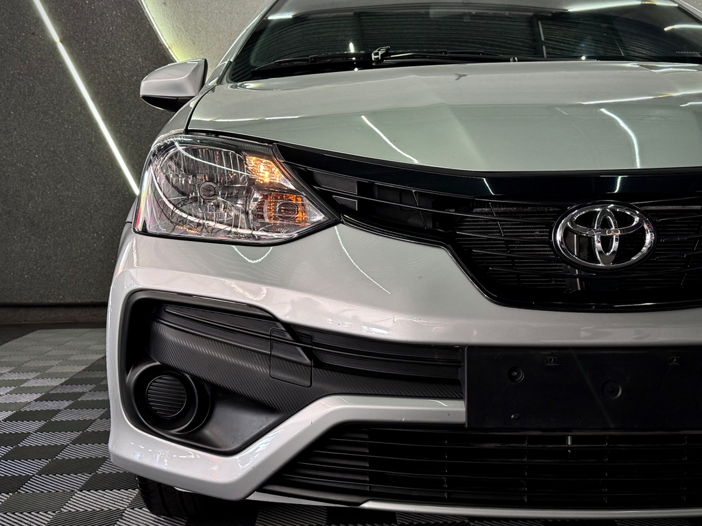 Toyota Etios Sedan Prata