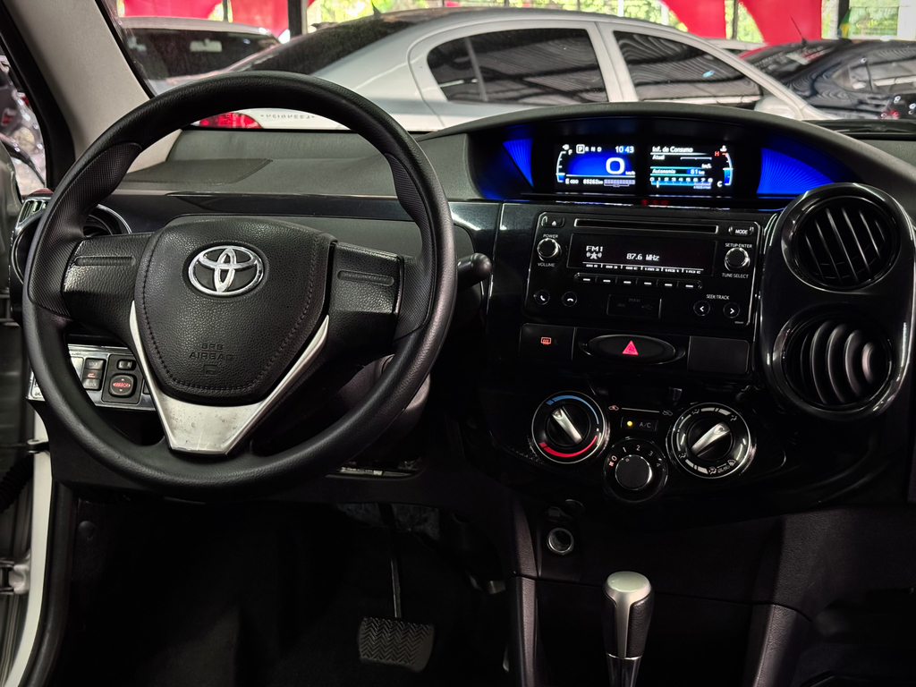 Toyota Etios Sedan Prata