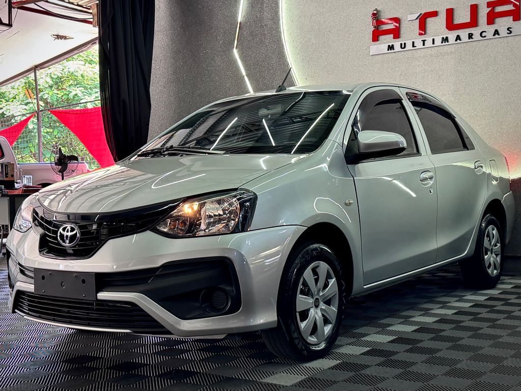 Toyota Etios Sedan Prata