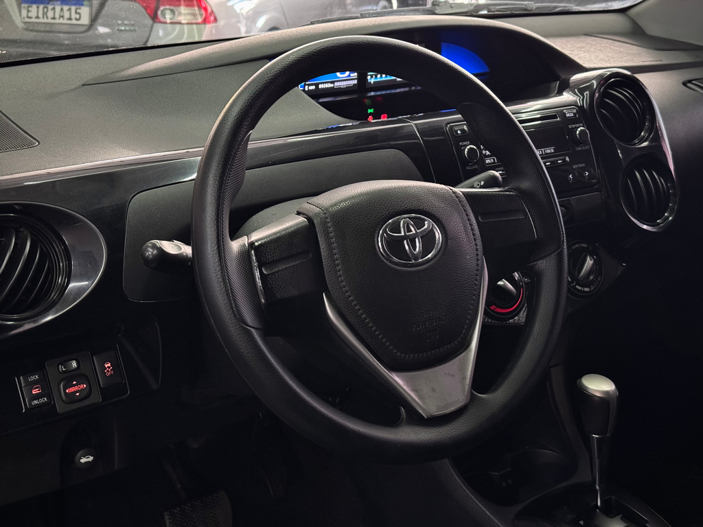 Toyota Etios Sedan Prata