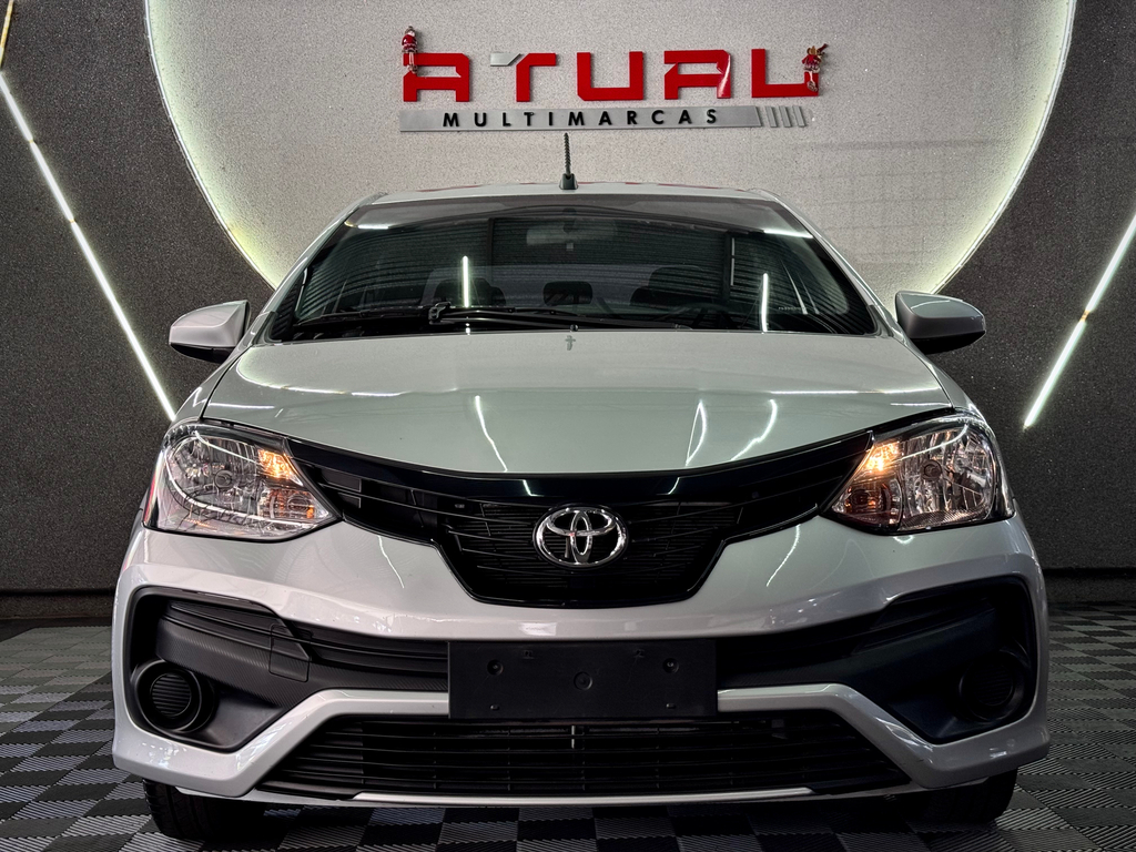Toyota Etios Sedan Prata