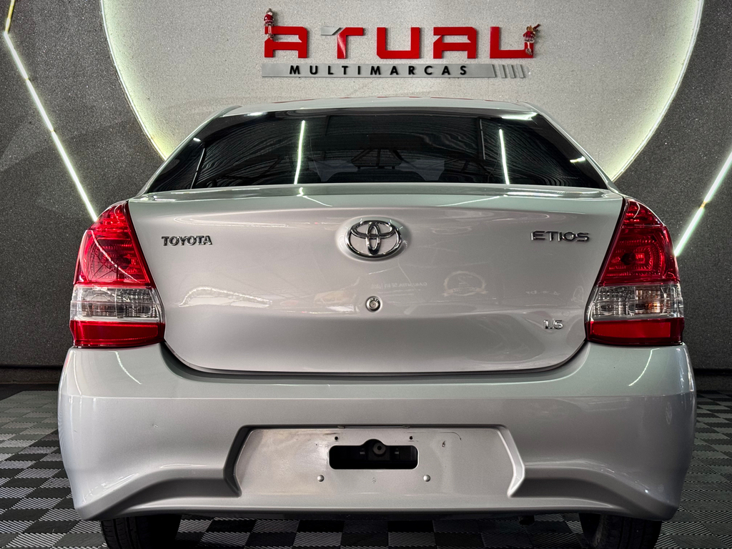 Toyota Etios Sedan Prata