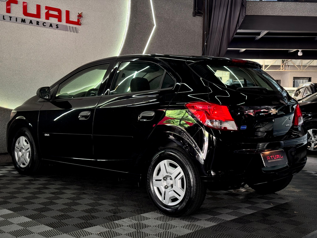 Chevrolet Onix Hatch Joy 1.0 8v Flex 5p Mec.