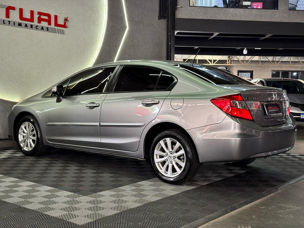 Honda Civic Cinza