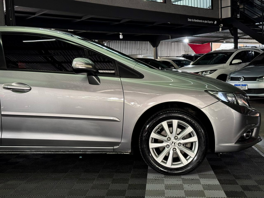 Honda Civic Cinza