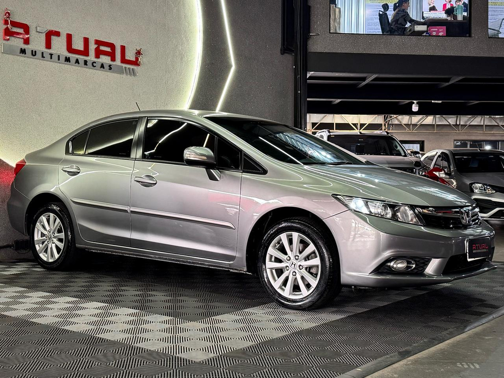 Honda Civic Cinza
