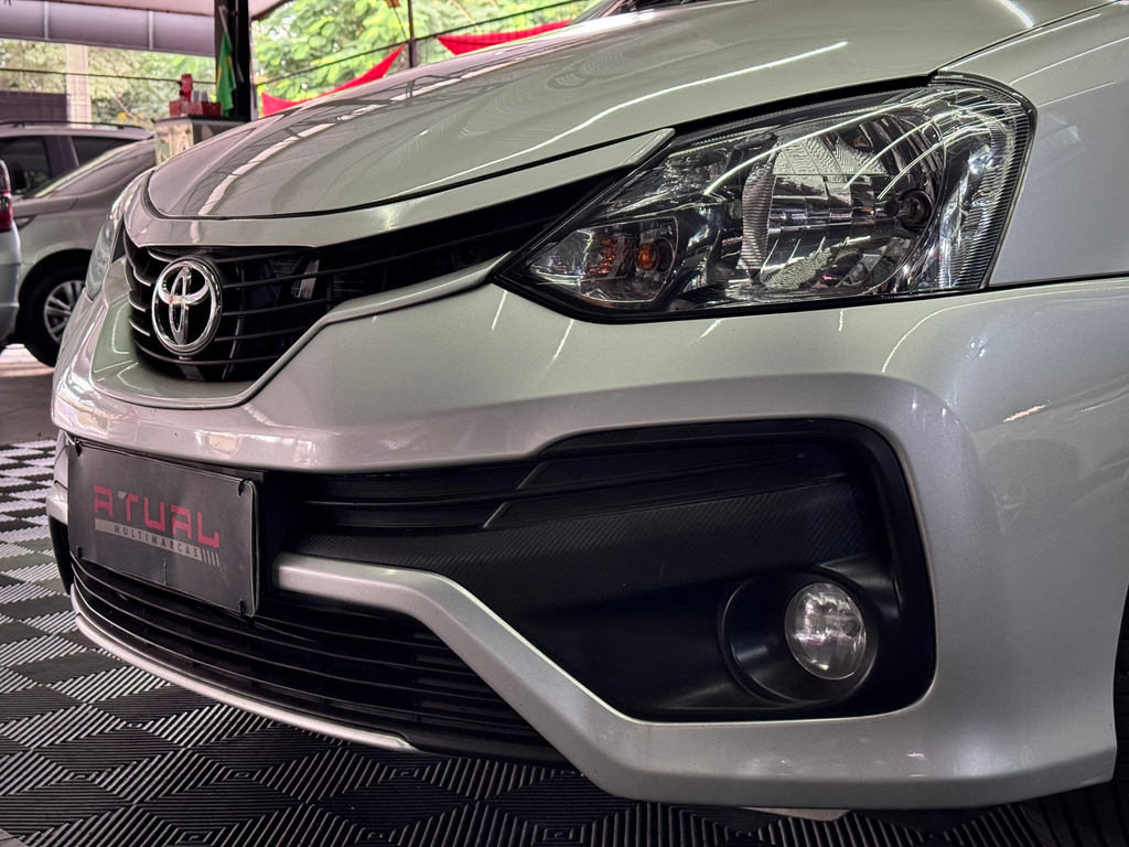 Toyota Etios Sedan Prata
