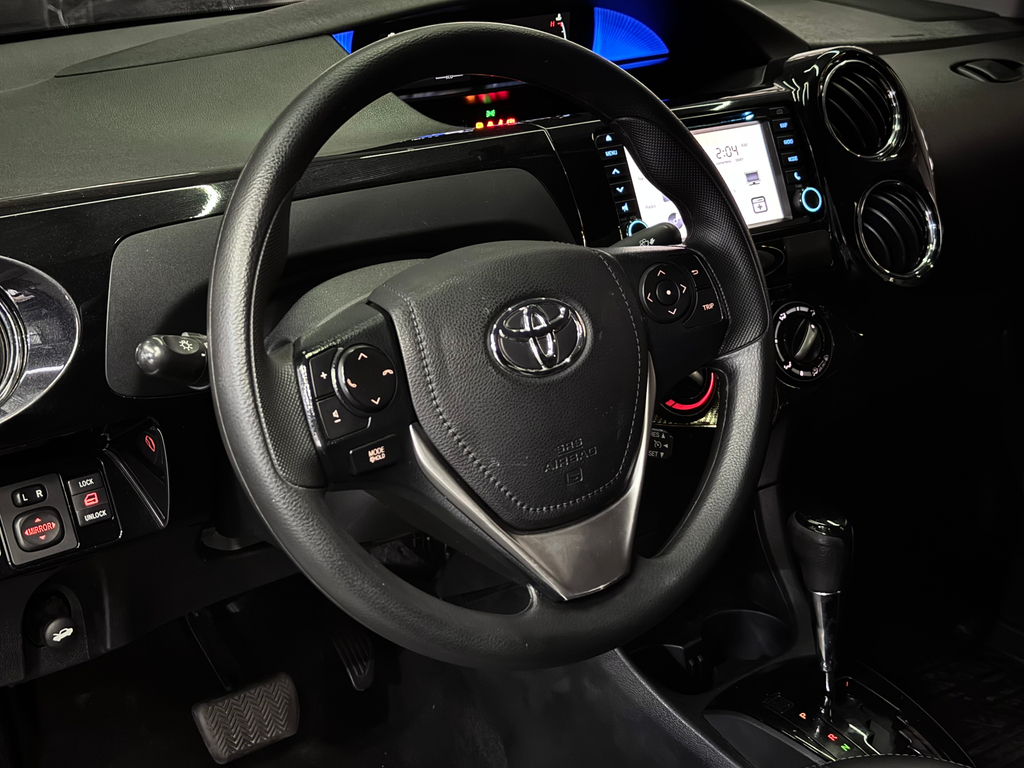 Toyota Etios Sedan Prata