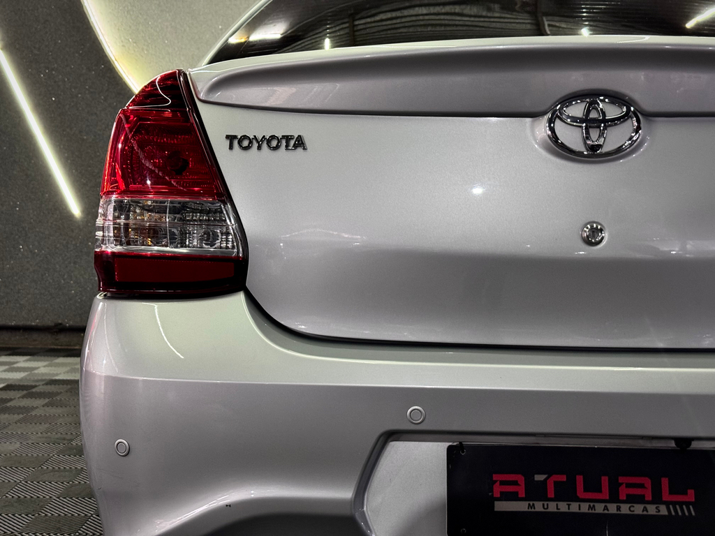 Toyota Etios Sedan Prata